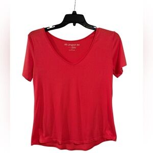 Women's coral Red V-Neck Tee
Size medium short sleeve
The perfect Tee